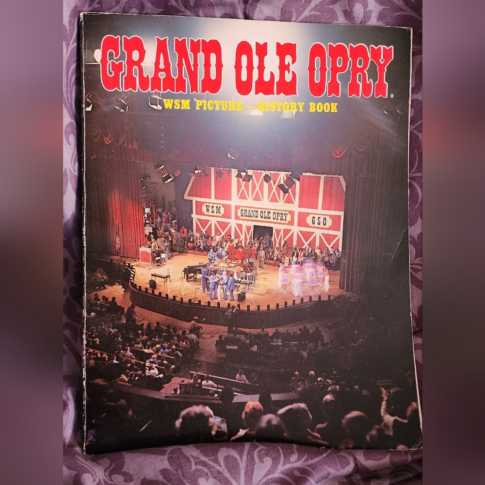 Grand Ole Opry WSM‎ Picture History Book  preowned book